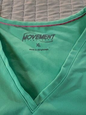 Movement Studio by Buttersoft Scrubs V-Neck Top in Bright Mint Green - Womens XL